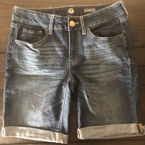 Juniors SO Low-rise Bermuda shorts